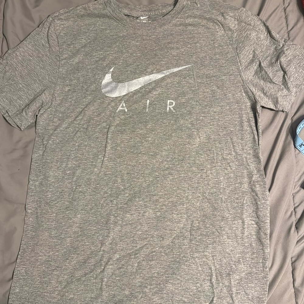 Nike Tee, men’s medium
